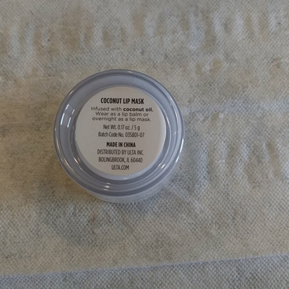 Lip Mask - Picture 2 of 2